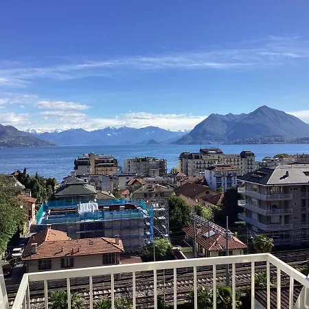 Attico Vista E Montagna * ستريزا